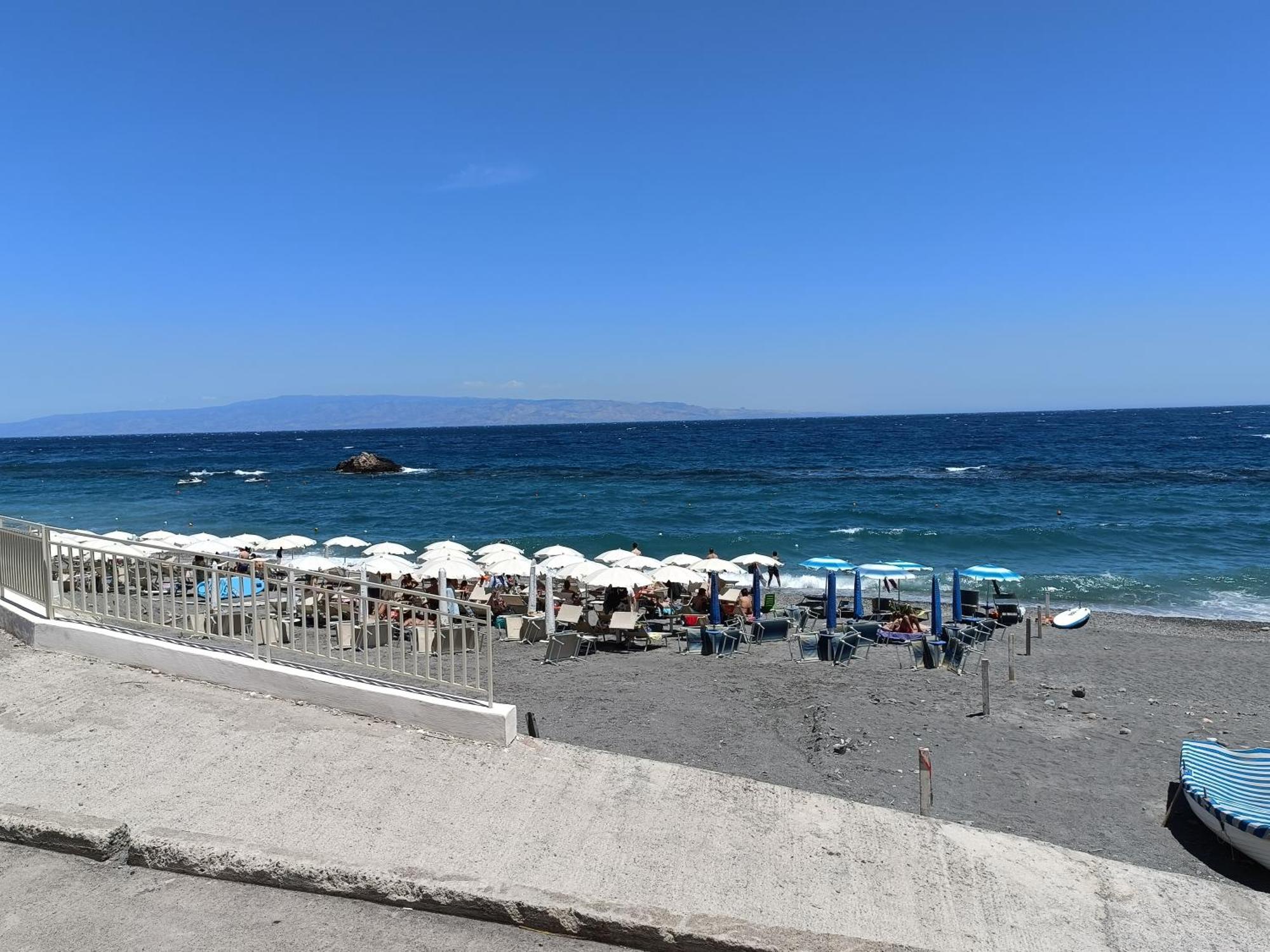 Casa Vacanze Margarita Sant'Alessio Siculo Ngoại thất bức ảnh